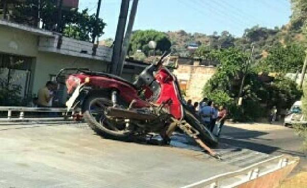 Aydın'da motosikletten düşen çiftçinin acı sonu! Üstünden kamyon geçti - Resim: 0