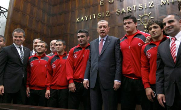 Erdoğan boks eldiveni giydi - Resim: 3