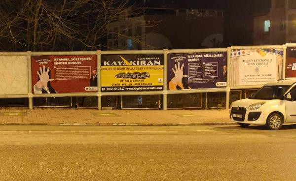 Savcılık talimat verdi! Bilecik Belediyesi'nin İstanbul Sözleşmesi pankartları kaldırıldı - Resim: 0