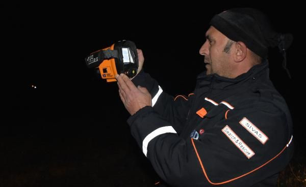 Garip olay! 'Ormanda kayboldum, donuyorum’ ihbarı yapan Esra köprü üstünde bulundu! - Resim: 3