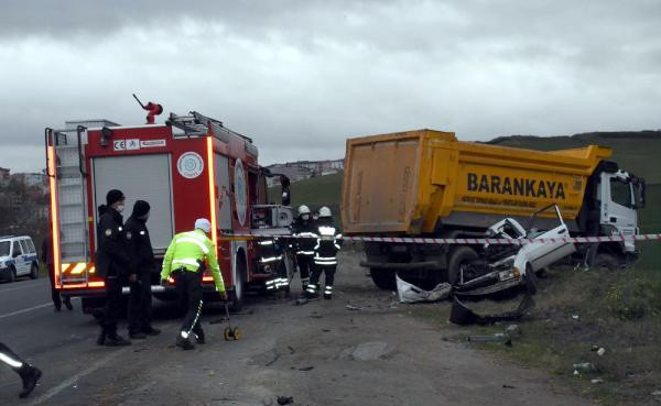 Tekirdağ'da korkunç kaza! Kafa kafaya çarpıştı hurdaya döndü - Resim: 1