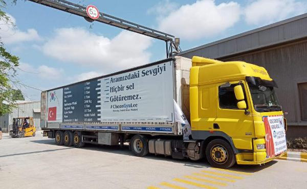 Güney Kore firmasının Muğla ve Kastamonu'ya gönderdiği yardım TIR'ındaki yazı takdir topladı - Resim: 1