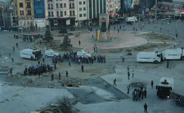 Taksim'de akşam müdahalesi - Resim: 1