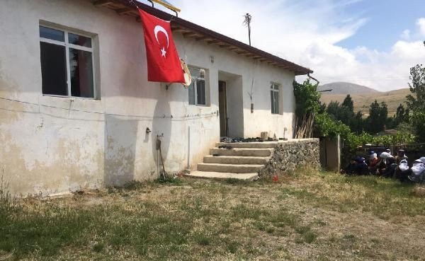 Şırnak'ta şehit düşen Jandarma Teğmen Şafak Evran'ın acı haberi ailesine ulaştı - Resim: 1