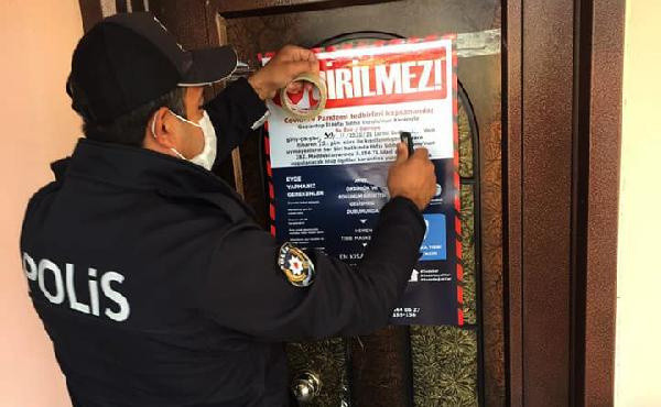 Kapılara 'girilmez' yazısı asıldı! Gaziantep Nurdağı'nda 2 bin kişiye koronavirüs karantinası - Resim: 0