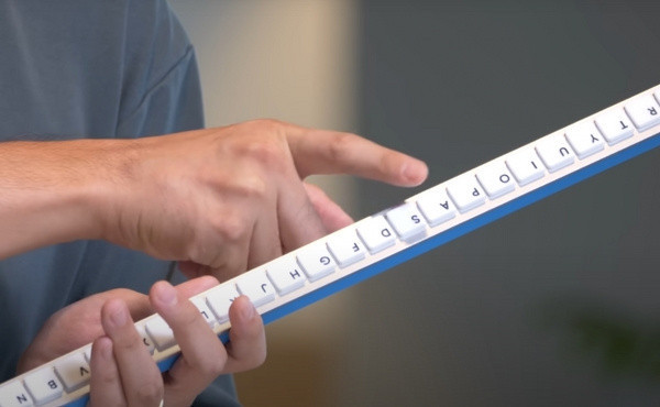 Google Japonya'dan şaka gibi yeni ürün: 1,65 metrelik klavye! - Resim: 0