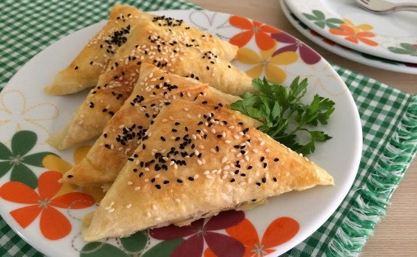 Akşam için hazırlayıp, fırından çıkar çıkmaz bitireceksiniz! İşte nefis kıymalı muska böreği tarifi - Resim: 0