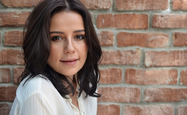 Merve Özbey'in yüzüne ne olmuş öyle bir de dekoltesine bakın - Resim: 3