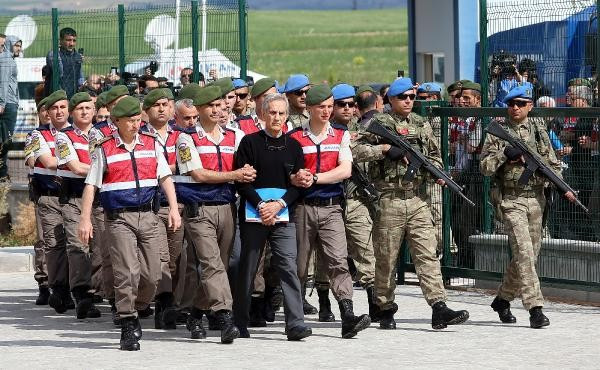 Darbeci hainlerin 10 yalanı bıyık bırakıp... - Resim: 3