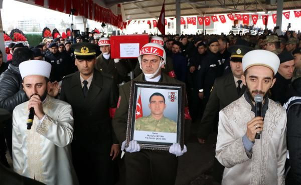 Türkiye İdlib şehitlerini uğurluyor 'ne olur beni bırakma oğlum' - Resim: 2