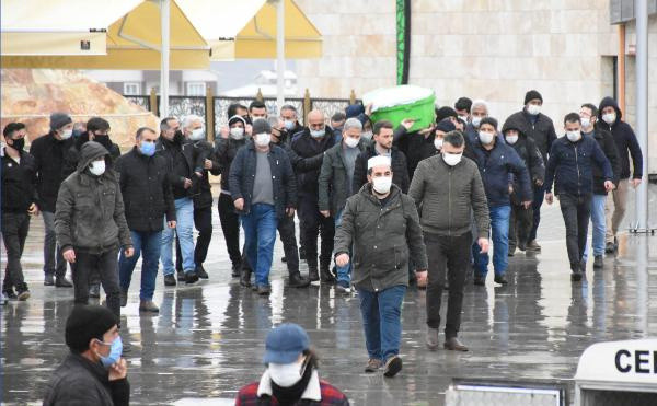 Sivas'ta 12 yaşında kendini doğalgaz borusuna asmıştı! Sebebi ortaya çıktı - Resim: 0