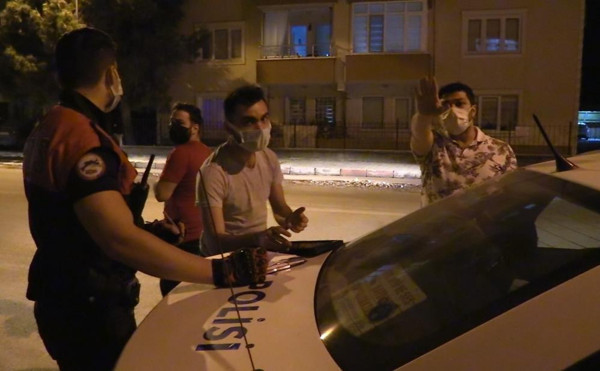 Bursa'da uyanıklık yapmak isteyen 3 Suriyeli baltayı taşa vurdu - Resim: 0