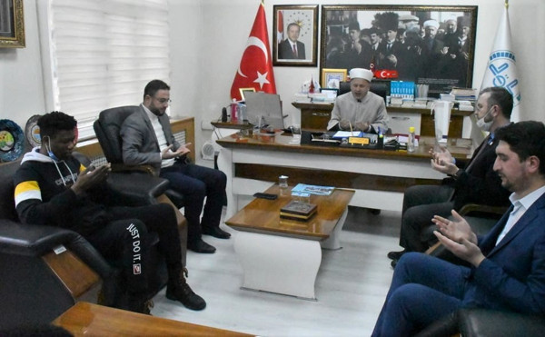 Fildişi Sahilli uyruklu genç Kütahya'da Müslüman oldu: Burada çok özgür ve güvene dayalı bir ortam var - Resim: 0