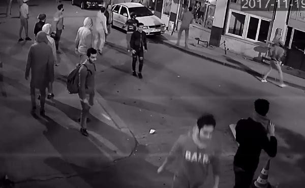 Suriyeli mülteci grup; pala ve sopalarla dehşet saçtı! - Resim: 3