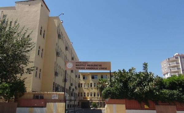 Okulun sıraları böyle atılınca vatandaş oraya koştu! - Resim: 1