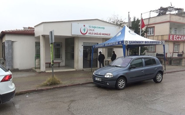 Gaziantep'te aile hekimi hayatının şokunu yaşadı! Korona şüpheli hasta suya tükürüp... - Resim: 0