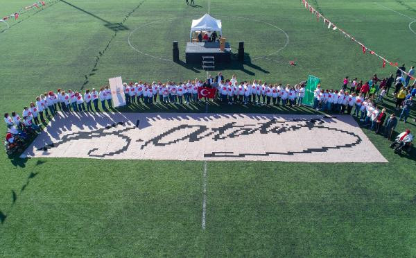 132 kadın 2 milyon 852 bin 496 ilmekle Atatürk imzası yaptı - Resim: 3