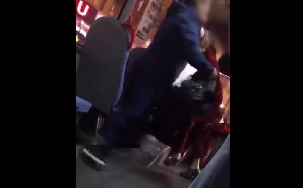 Kadınlar otobüste saç saça baş başa kavga etti! - Resim: 2