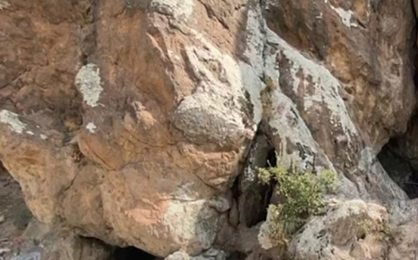 Yok böyle bir skandal! Afyon'da 3 bin yıllık mağarada yazıları silmek için bakın ne yaptılar - Resim: 1