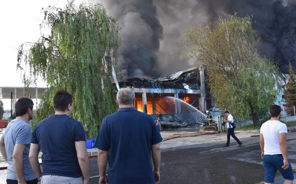 Çerkezköy'de büyük yangın koskoca fabrika kül oldu - Resim: 4