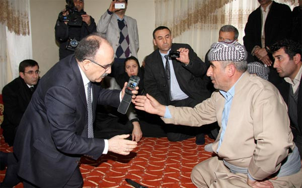 Erdoğan'dan ailelere taziye telefonu - Resim: 1