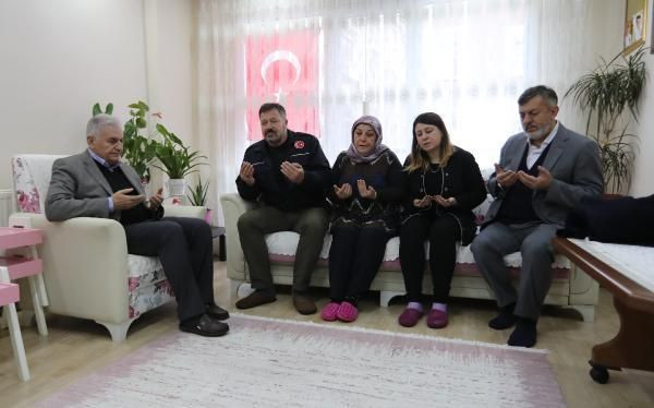 Binali Yıldırım Çatalca'da şehit ailesini ziyaret etti - Resim: 3