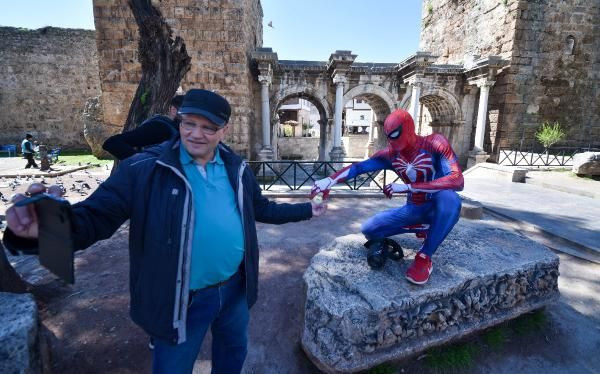 Yaşlılara kolonya 'Örümcek Adam'a büyük şok 'nasıl olsa öleceğim' - Resim: 2