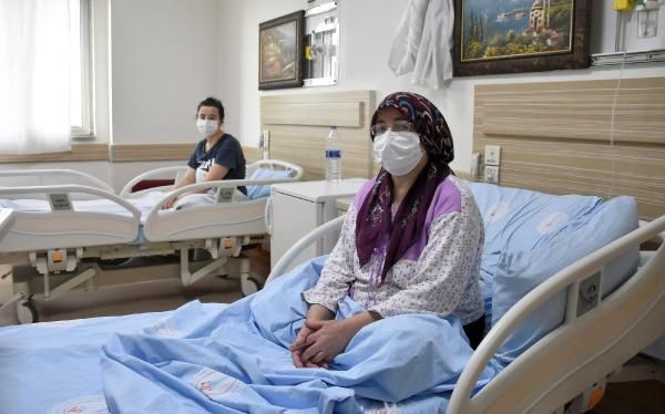 Korona aşısı olmadılar! Anne kız şimdi birlikte hastanede yatıyorlar - Resim: 3