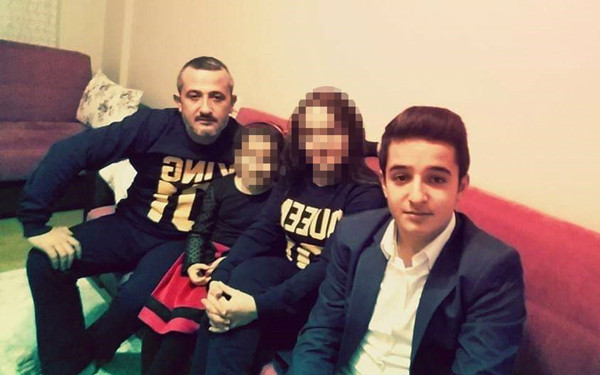 18 yaşındaki genç annesine şiddet uygulayan babasını öldürdü - Resim: 0
