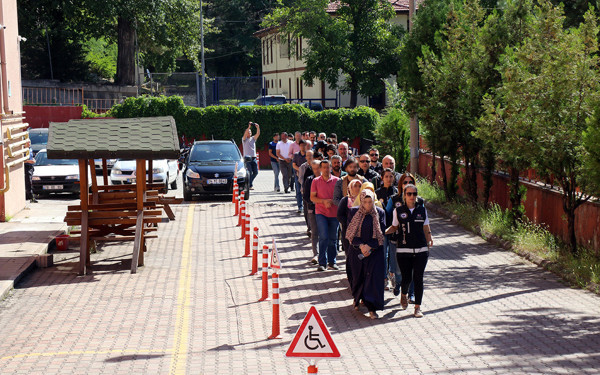 Karabük'te FETÖ operasyonu! 18 kişi adliyeye sevk edildi - Resim: 0