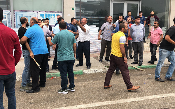 Bursa'da park yeri yüzünden esnaf birbirine girdi - Resim: 0