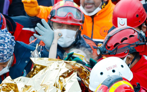 Nevzat Aydın'dan alkışlanacak hareket! İzmir depreminden kurtarılan Elif için harekete geçti - Resim: 0