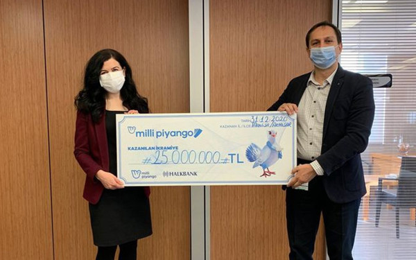 Manisa'da herkes onu merak ediyordu! Milli Piyango talihlisi 25 milyonluk çekini teslim aldı - Resim: 0