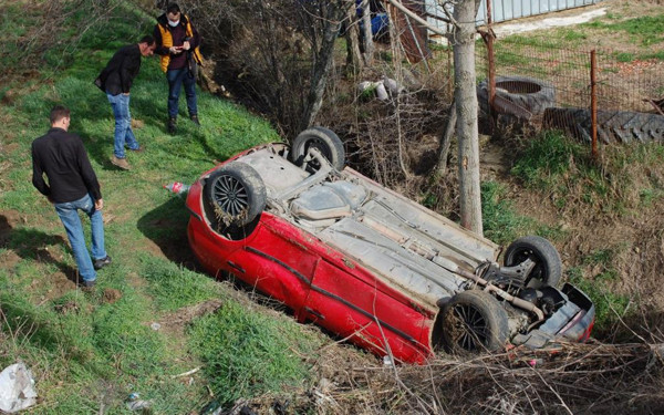 Tekirdağ'da feci kaza! 3 metre yüksekten uçtu takla attı mahalleli isyan etti - Resim: 0