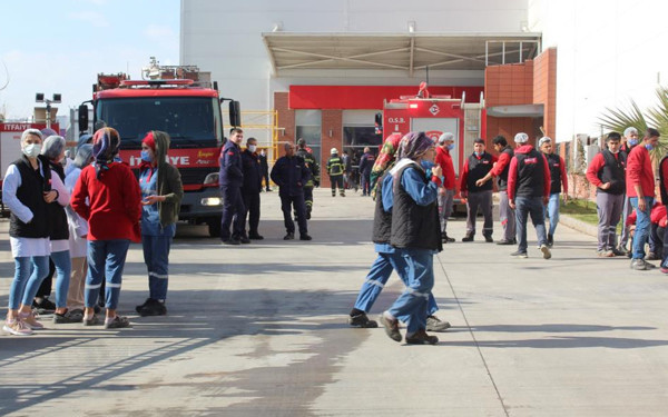 Gaziantep'te fabrikada yangın çıktı işçiler hastaneye kaldırıldı - Resim: 0