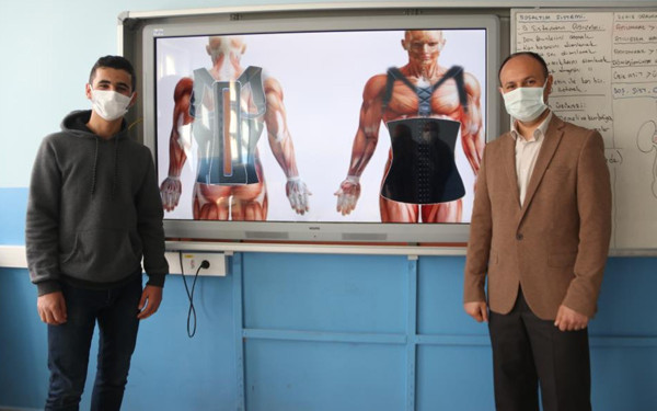 Van'da babasının acılarını azaltmak için tasarladı! Ödül kazandı - Resim: 0