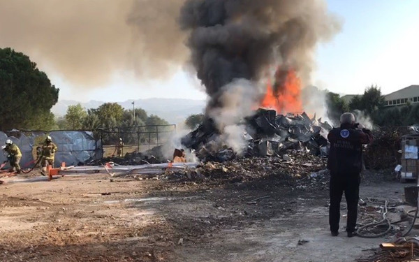 Bursa'da dumanlar gökyüzü sardı! Geri dönüşüm deposu alev alev yanıyor - Resim: 0