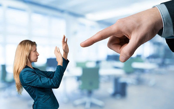 Çalışma hayatında mobbinge maruz kalan kişi ne yapmalı? - Resim: 0