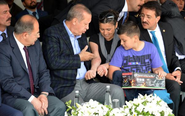 Derdini anlatmak için ağaca çıkmıştı! Erdoğan'la görüşen kadın muradına erdi - Resim: 1