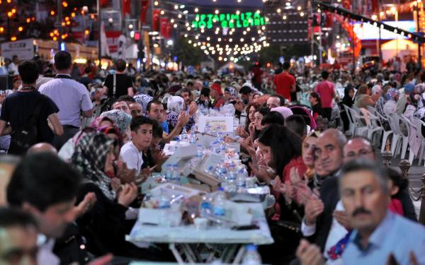 Sivaslılar'dan 1.5 kilometrelik iftar - Resim: 3