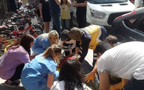 Bilecik'te yolda başına cam düşen kadın 17 gün sonra öldü - Resim: 1