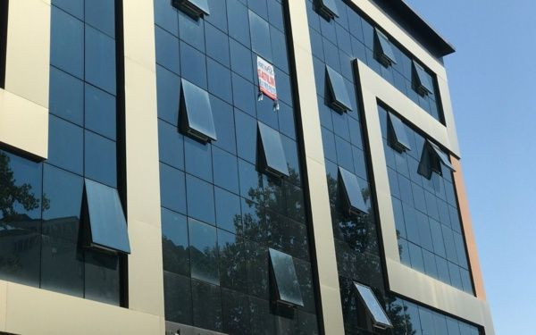 Bilecik'te yolda başına cam düşen kadın 17 gün sonra öldü - Resim: 4