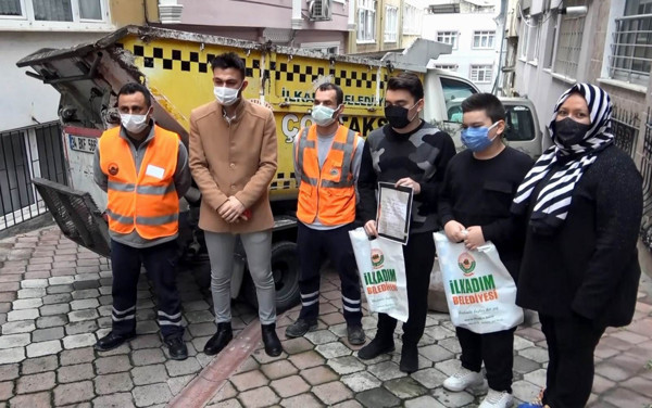 Samsun'da çöp diye aldılar! Poşetten çıkanları görünce şaşkına döndüler - Resim: 1