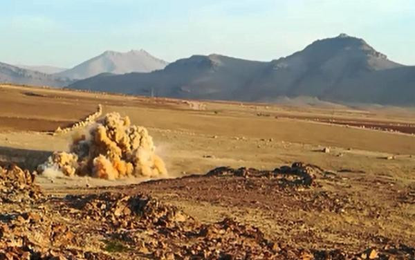 PKK'lıların yola tuzakladığı 350 kiloluk EYP böyle imha edildi! - Resim: 1