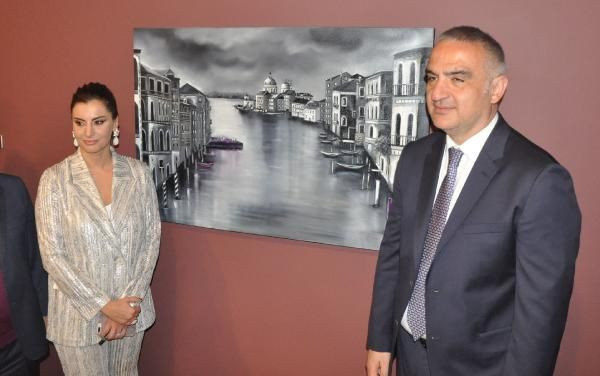 Gazeteci Hande Fırat'ın resim sergisine yoğun ilgi - Resim: 4