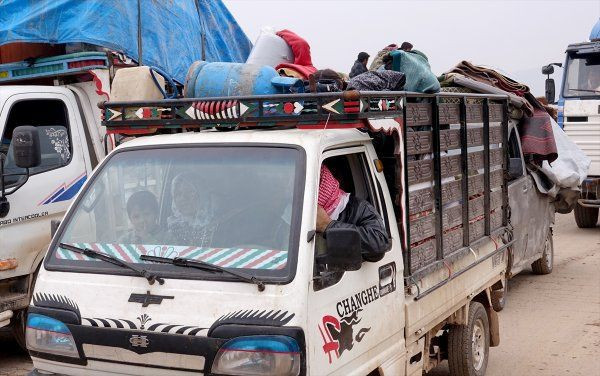 İdlib'den Türkiye sınırına gelenler artıyor sayı 450 bine ulaştı - Resim: 3