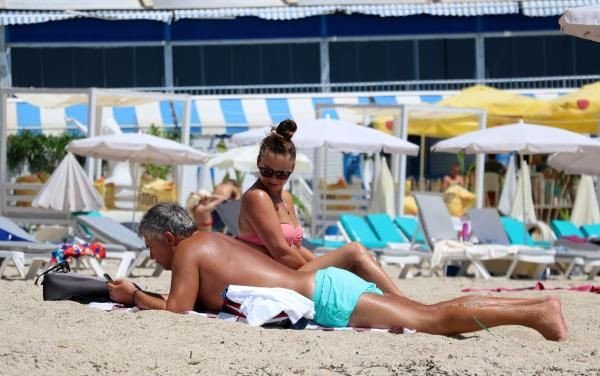 Antalya'da turistler plajları doldurdu! Denizin keyfini çıkardılar - Resim: 2