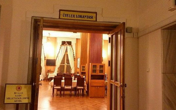 Meclis lokantasının fiyatlarına bakın! 'Bu gerçek mi?' diyen Şahan Gökbakar inanamadı: Nasıl 12 lira oluyor delireceğim - Resim: 2