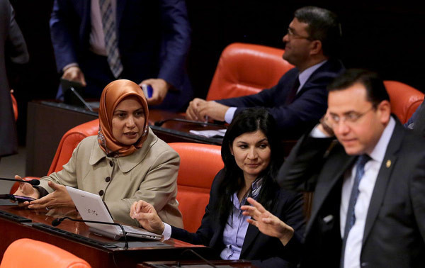 İşte Meclis'in beşinci türbanlı vekili - Resim: 4