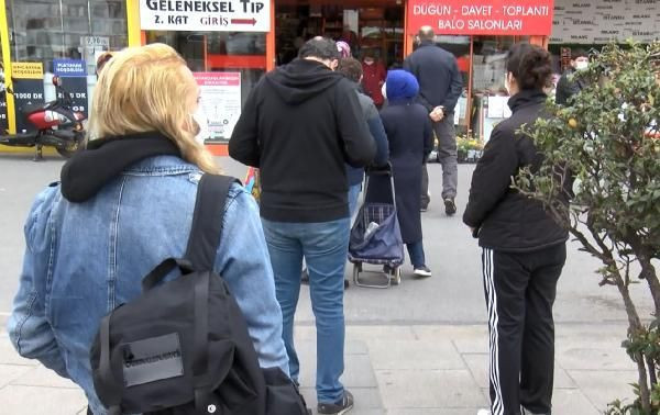 Bahçelievler'de alışveriş kuyruğu sokağa taştı - Resim: 2